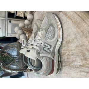 New Balance 2002R